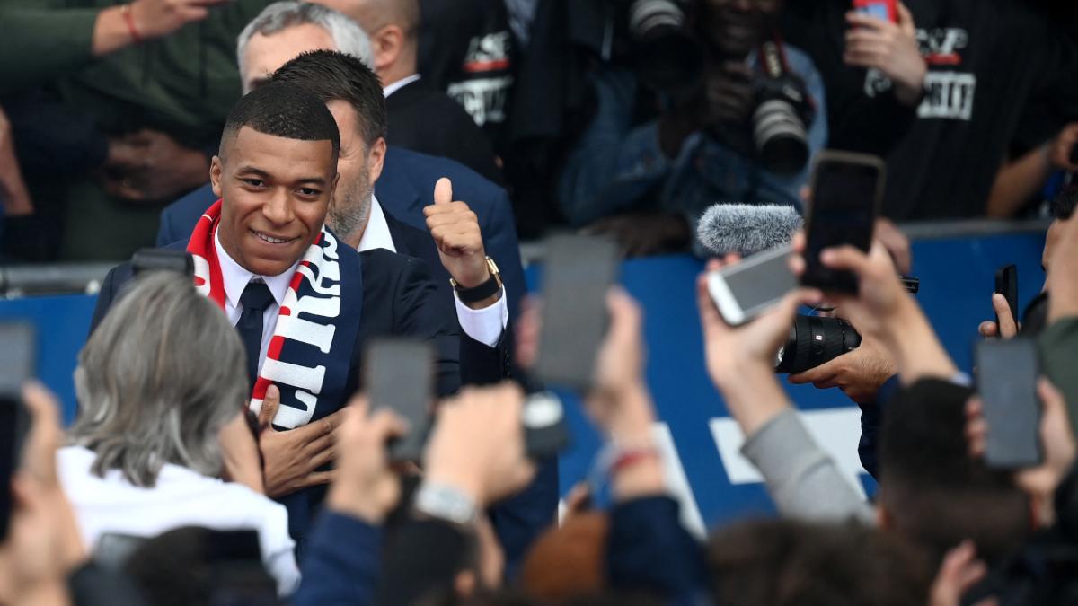 Mbappé se queda en el PSG por el proyecto deportivo