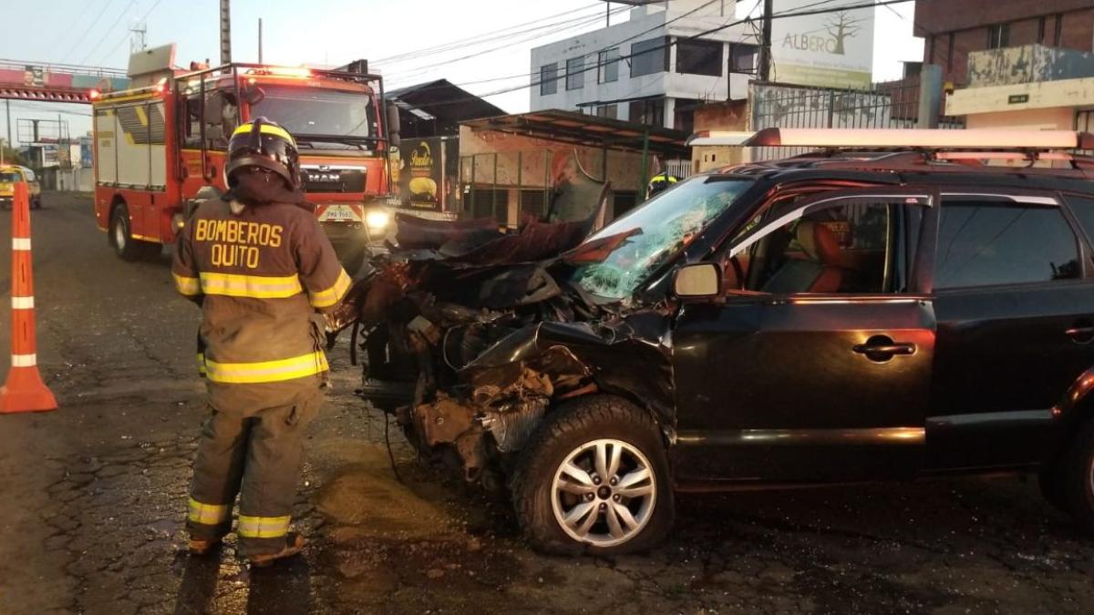 Quito Tráiler impactó a un vehículo en la avenida Mariscal Sucre