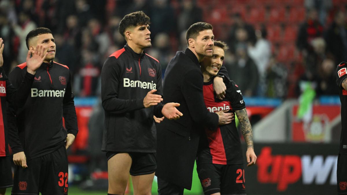 Bayer Leverkusen Con Hincapi De Titular Gan Al Wolfsburgo Y Se