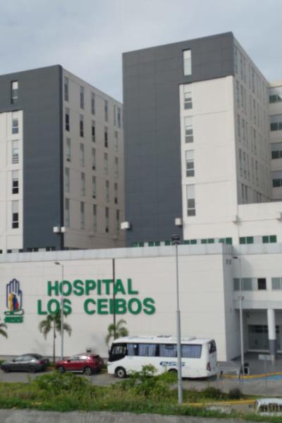 Fachada del hospital de Ceibos, en Guayaquil.