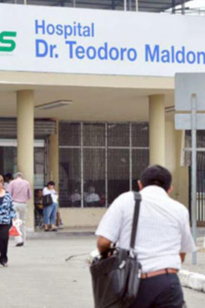 Imagen referencial de la fachada del Hospital Teodoro Maldonado Carbo del Instituto Ecuatoriano, de Seguridad Social, en Guayaquil, el 15 de junio de 2019.