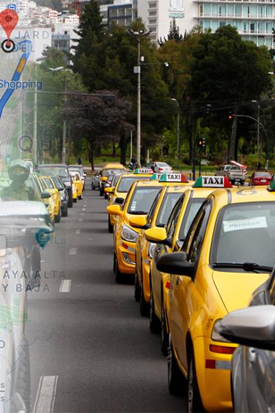 Ilustración. Fila de carros atascados en un embotellamiento. 