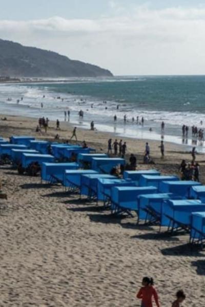 Imagen de la playa El Murciélago de Manta, durante el feriado del 9 de octubre de 2020.