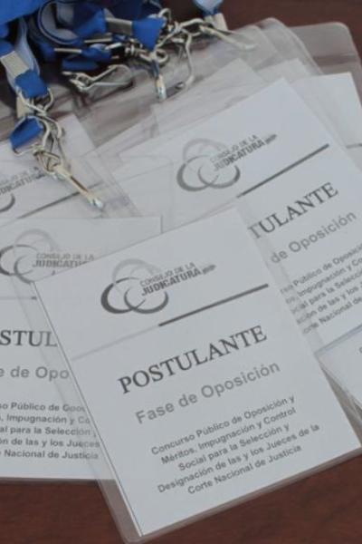 Imagen de las credenciales entregadas a los postulantes a jueces nacionales para rendir la prueba teórica, el 12 de diciembre de 2020.