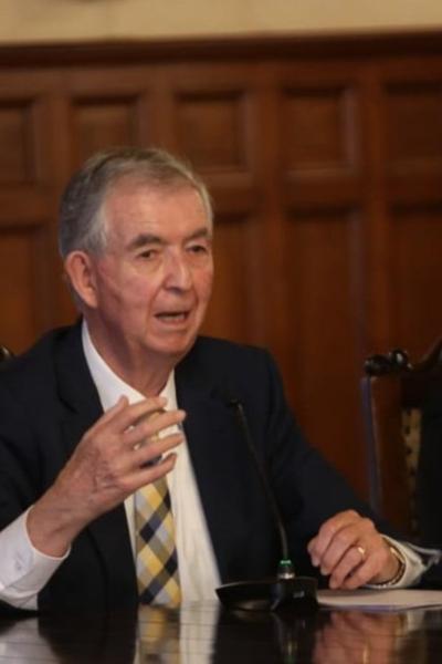 El secretario de educación superior, Alejandro Ridabeneira, durante una reunión con rectores de las universidades en el palacio de Carondelet, el 17 de junio de 2021.