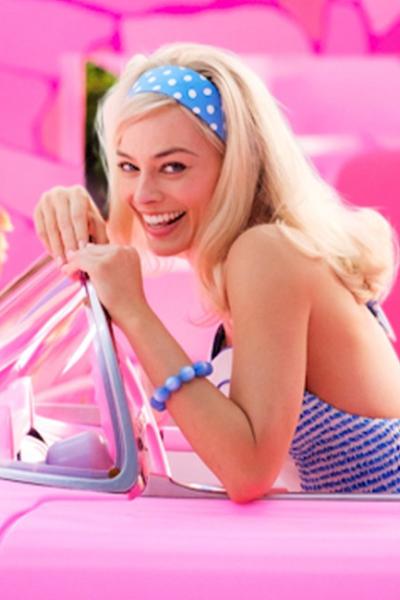 Margot Robbie, en el papel de la bella y plástica muñeca Barbie.