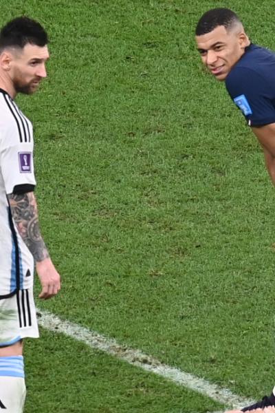 Lionel Messi y Kylian Mbappé durante la final del Mundial de Qatar.