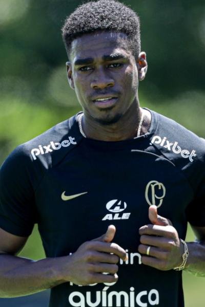 Félix Torres luce la camiseta de entrenamiento del Corinthians, el 14 de enero de 2024. 