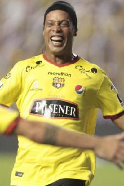 Ronaldinho Noche Amarilla 2016