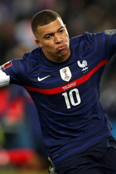 Kylian-Mbappé-Francia-figura