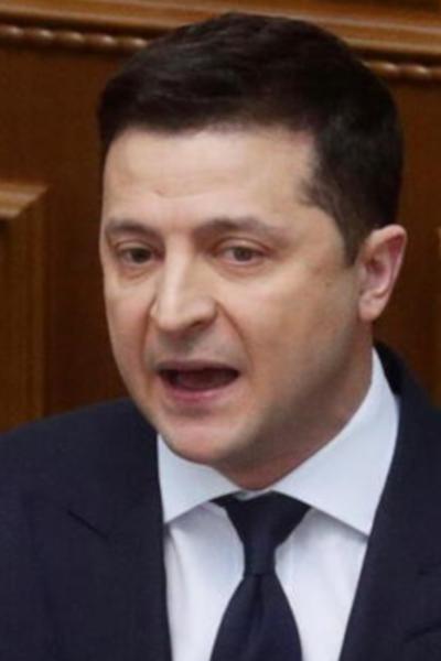 Foto de archivo del Presidente de Ucrania, Volodimir Zelenski, gesticulando en un discurso ante el Parlamento en Kiev. 
Dic 1, 2021. REUTERS/Valentyn Ogirenko