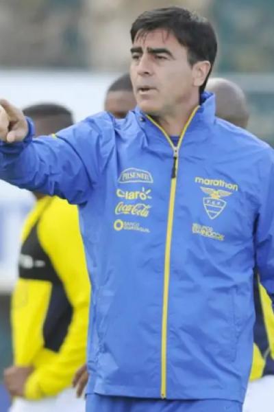 Gustavo Quinteros, durante su período como entrenador de Ecuador. 