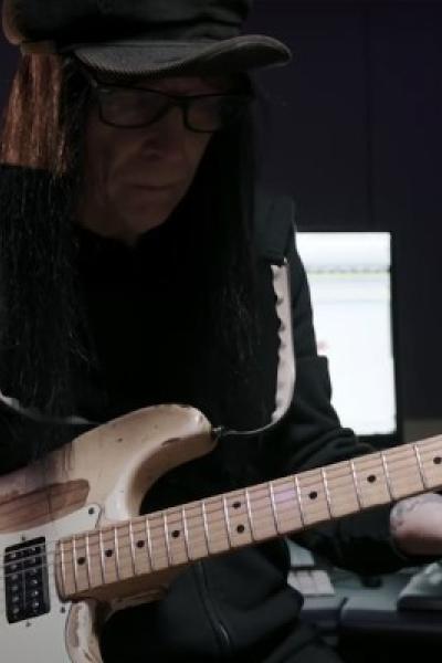 Mick Mars, guitarrita de Mötley Crüe.