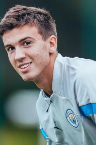 El jugador argentino del Manchester City, Máximo Perrone, en uno de los entrenamientos del club.