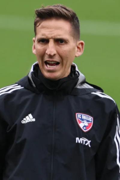 El director técnico, Mikey Varas, ﻿durante uno de los entrenamientos de Estados Unidos Sub 20.