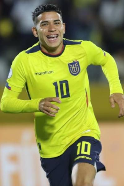 Kendry Páez, de Ecuador, celebra un gol en el Sudamericano Sub 17 disputado en Quito.