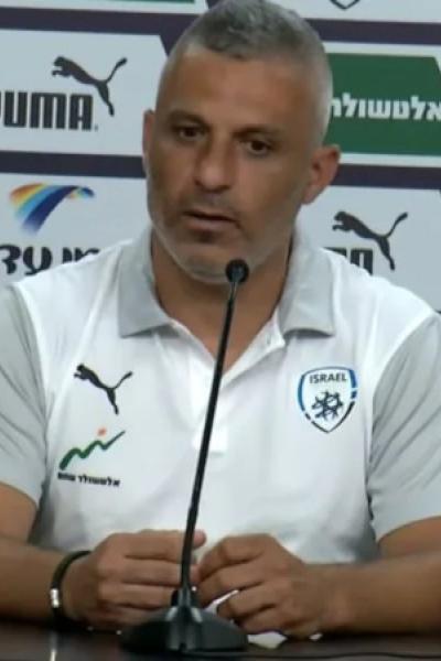 Ofir Haim, director técnico de la selección de Israel Sub 20, durante una rueda de prensa.