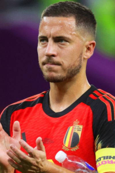 Eden Hazard saluda a la afición belga después del partido ante Croacia, el 1 de diciembre de 2022.