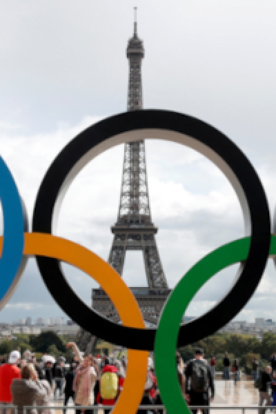 Imagen de los anillos olímpicos en París. 