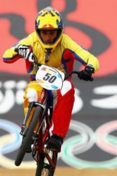 El ecuatoriano Emilio Falla durante su participación en BMX en Pekín 2008.