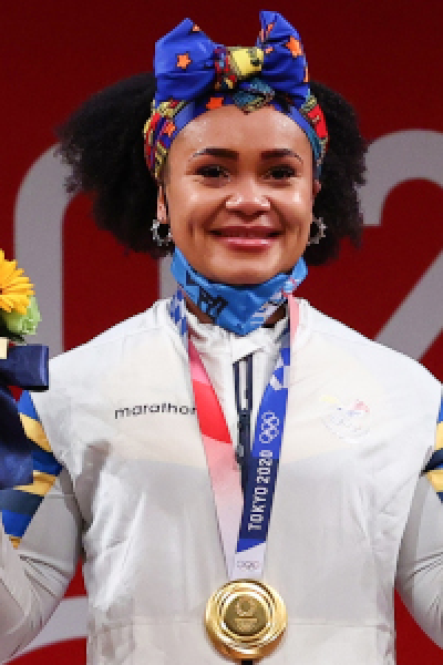 Neisi Dajomes festeja con su medalla de oro el triunfo en los Juegos Olímpicos de Tokio, el 1 de agosto de 2021.