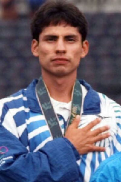 El ecuatoriano Jefferson Pérez en el podio y con la medalla de oro, en Atlanta 1996.