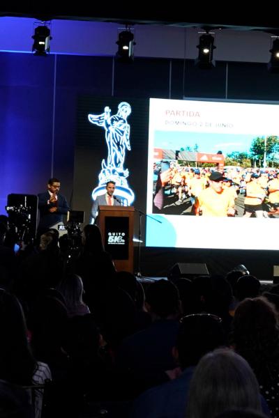 Pablo González Peña, director general de la Quito 15K Race Adidas, anunciando los detalles.