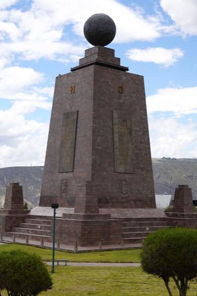 Monumento de la empresa turística Ciudad Mitad del Mundo. 24/09/2020