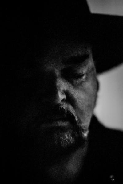 "Hallowed Bones", de Alain Johannes