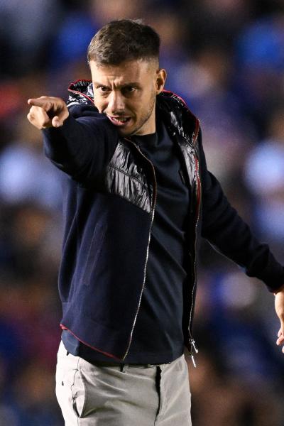 Martín Anselmi como entrenador de Cruz Azul.