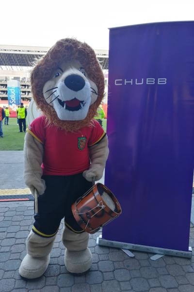 'Tano', mascota de Deportivo Cuenca, en la previa del partido con Liga de Quito, el 18 de mayo de 2019.