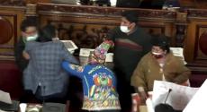 Diputados se agreden en una sesión del Parlamento de Bolivia. 09/06/2021 