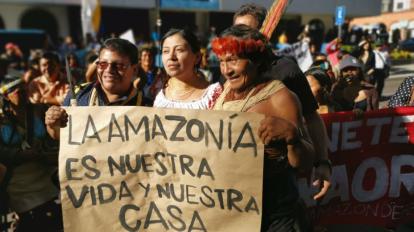 Miembros de la comunidad huaorani protagonizaron el jueves 16 de mayo de 2019 una protesta contra la explotación petrolera.