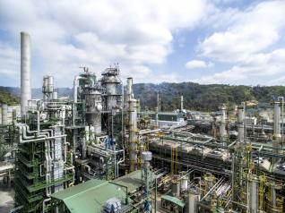 Panorámica de la Refinería Estatal de Esmeraldas, la mayor planta industrial de Ecuador, en junio de 2019.