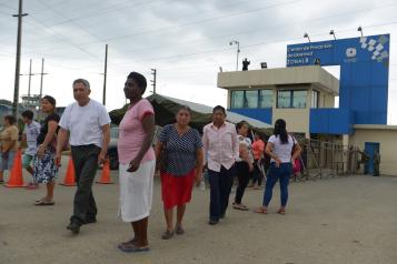 Un muerto y tres heridos es el resultado de un suceso ocurrido este sábado 13 de julio en el Centro de Rehabilitación Social de Guayaquil.