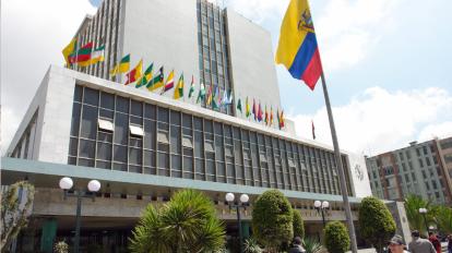 Fachada del edificio del Banco Central del Ecuador, en Quito.