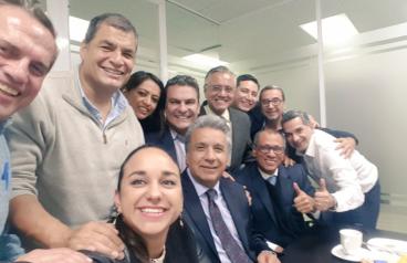 Algunas de las figuras más influyentes de Alianza PAIS en una imagen fue compartida en Twitter por Gabriela Rivadeneira el 12 de junio de 2017.