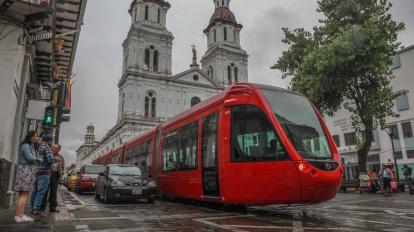 El tranvía de Cuenca durante un recorrido de prueba el 21 de febrero de 2020.