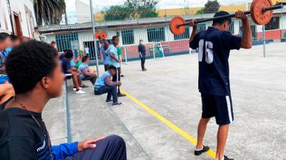 Torneo de levantamiento de pesas en el Centro de Rehabilitación de menores infractores, en Quito.