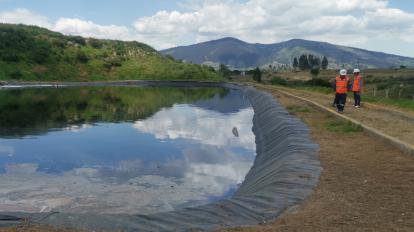 Una de las piscinas del relleno sanitario El Inga, el 13 de febrero de 2020.