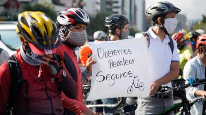 Cicloplantón para pedir seguridad a los ciclistas luego de varios casos de robo y secuestro, en Quito.