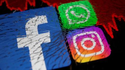 Composición con los logotipos de las redes sociales Facebook, Instagram y Whatsapp.