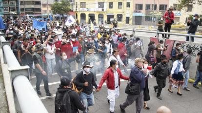 Marcha que acompaña a los dirigentes encabezados por Leonidas Iza, presidente de la Conaie, hasta Carondelet, el 10 de noviembre de 2021.