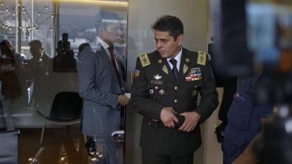 El general de Policía, Víctor Araus, tras presentarse en la embajada de Estados Unidos, en Quito. 15 de diciembre de 2021