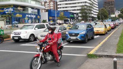 Autos sobre la calle Naciones Unidas, el 28 de abril de 2022.