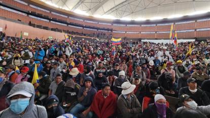 Miles de indígenas reunidos en el ágora de la Casa de la Cultura, el 23 de junio de 2022.
