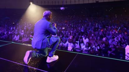 El español Alejandro Sanz, durante su concierto en el Estadio Modelo Alberto Spencer.