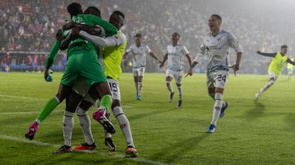 Alexander Domínguez fue la gran figura en la tanda de penales, en la final de la Copa Sudamericana ante Fortaleza.