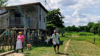 El recinto Don Lucas, de una docena de vivienda y parte de la parroquia Bajada de Chanduy, será la población más cercana  a la nueva cárcel, un kilómetro al sur de donde militares abrieron una trocha.