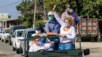 La alcaldesa Cynthia Viteri en un recorrido por Posorja, el viernes  23 de mayo de 2020.